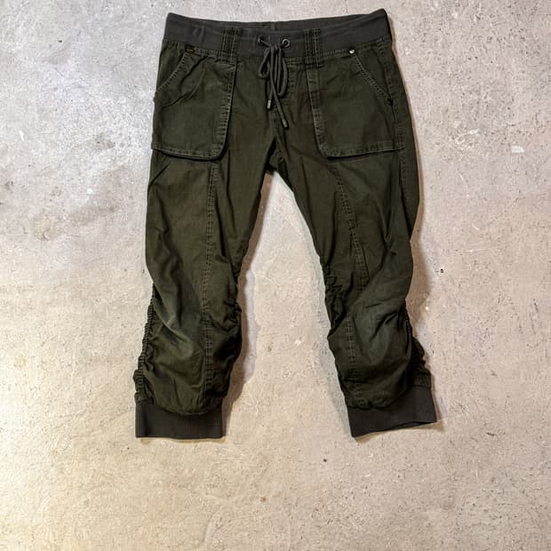 Khaki shirring capri pants  카키 셔링 카프리 팬츠