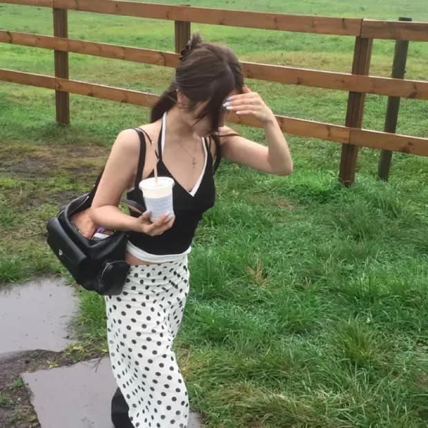 블랙업 썸머무드 도트 땡땡이 미디 스커트