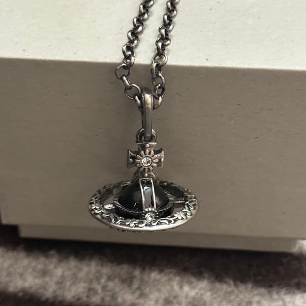 비비안웨스트우드 고딕 블랙 orb 목걸이