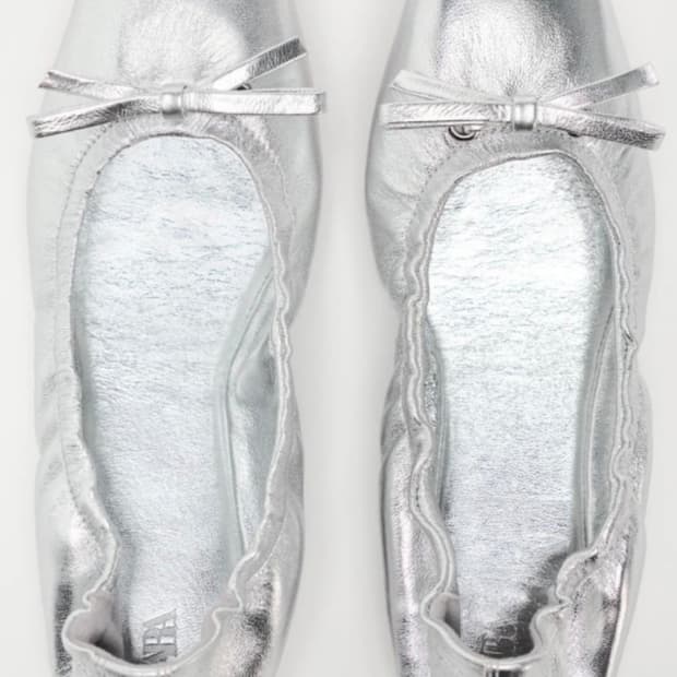 자라 양가죽 실버 플랫슈즈 