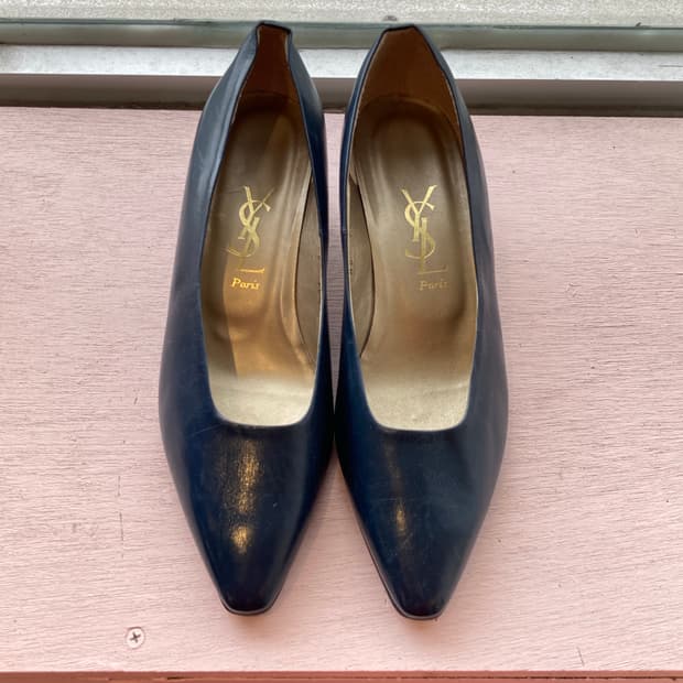 입생로랑 레더 포인티드 미들힐