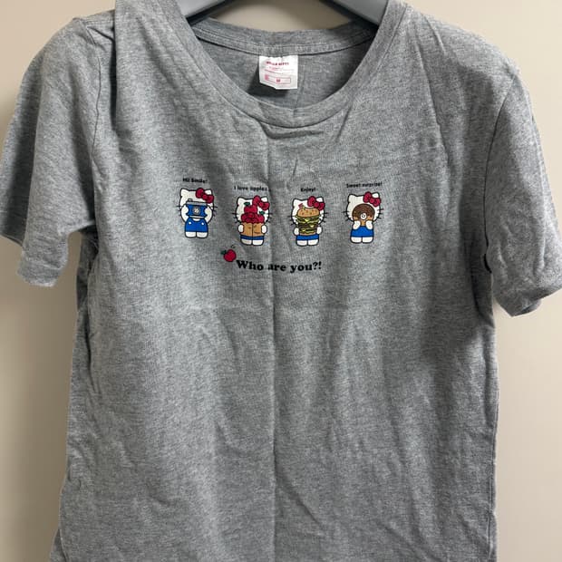 헬로키티 반팔 Hello kitty T- shirt