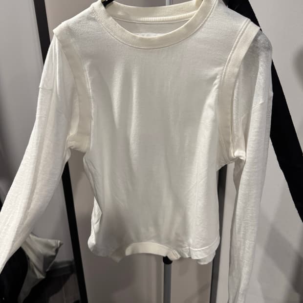 뮤지엄비지터 티셔츠