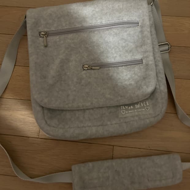 (새상품)탠스댄스 플리스 가방 라이트그레이