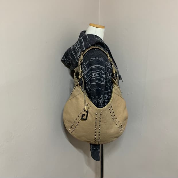 돌체앤가바나 스터드 레더 숄더백