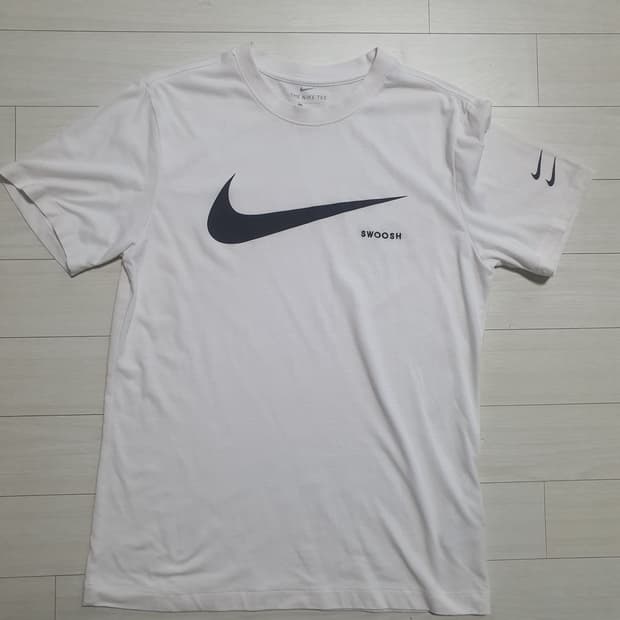 나이키 스우시 반팔티