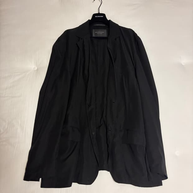 발렌시아가 가드로브 플루이드 자켓