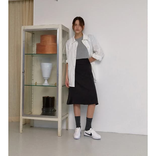 Beige Bowl (베이지보울) 블랙 미디 스커트