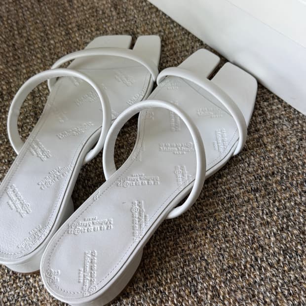 메종마르지엘라 2020 s/s 타비 화이트 샌들
