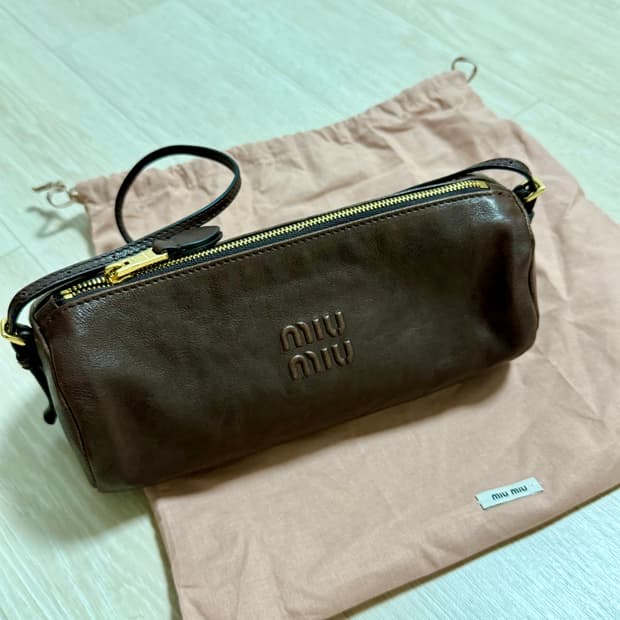 미우미우 나파 파우치 원통 호보백 브라운