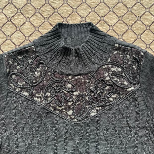 가슴 디테일 니트