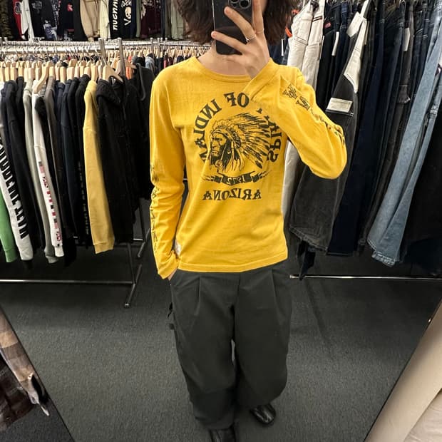 36)반스 아웃피터스 빈티지 그래픽 옐로우 롱슬리브