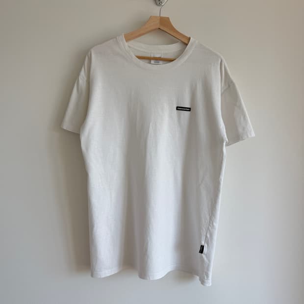 디스이즈네버댓(thisisneverthat) 반팔 티셔츠