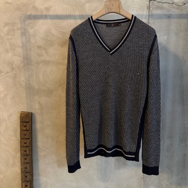 Z제냐 브이넥 니트 100