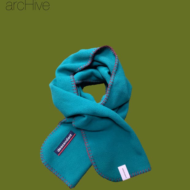 DESCENDANT FLEECE SCARF