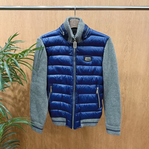 필립 플레인 옴므 패딩 점퍼 메탈 로고 플라크 자수 디테일 블루 그레이