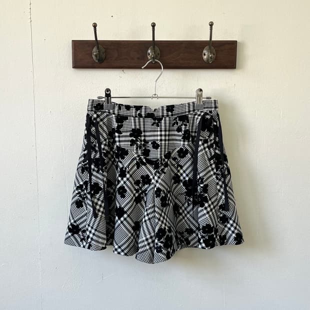 MISCH MASCH 플라워 패치 숏츠