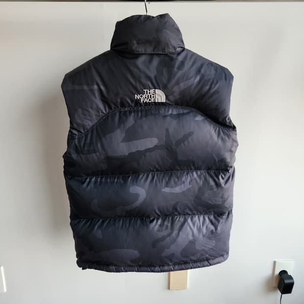 신품급!!일본판 노스페이스 700 눕시조끼 센터로고 카모S(100사이즈)