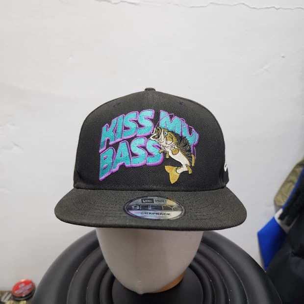 뉴에라 Kiss My Bass 낚시 스냅백 