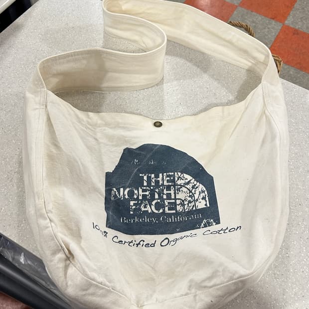 노스페이스 면크로스백