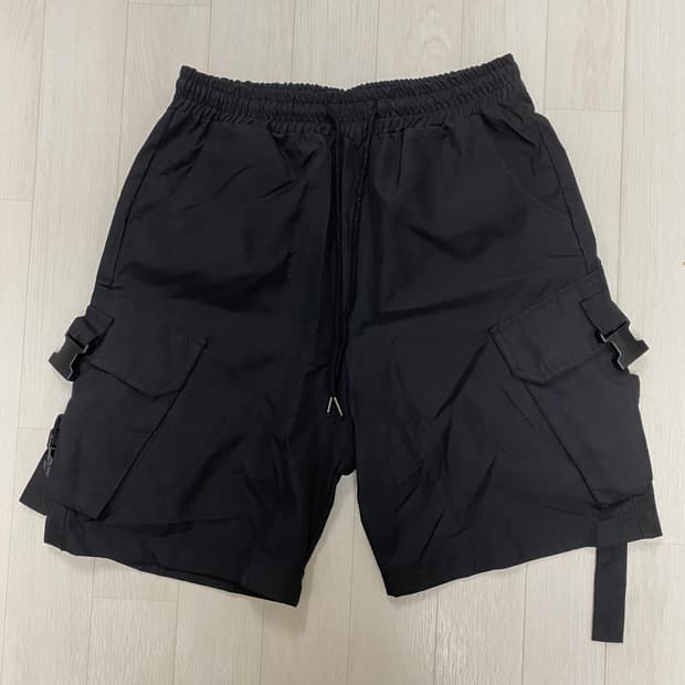 glamour 블렉 테크 카고 반바지(size 32)