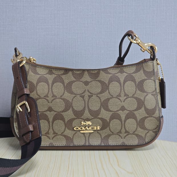 COACH 코치 제스 바게트 크로스백