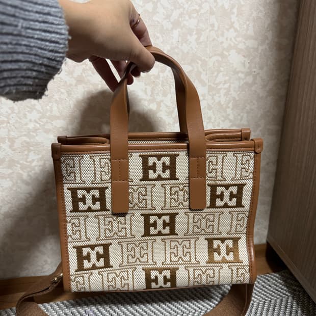 에스까다 시그니쳐 토트백