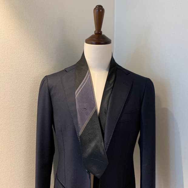 발리(BALLY) 블랙 도트 스트라이프 100실크 명품넥타이 A+등급