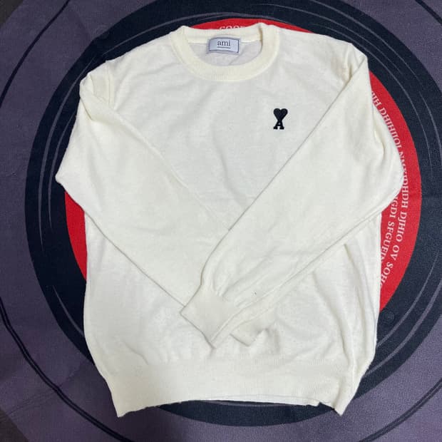아미 하트로고 화이트 크루넥 니트