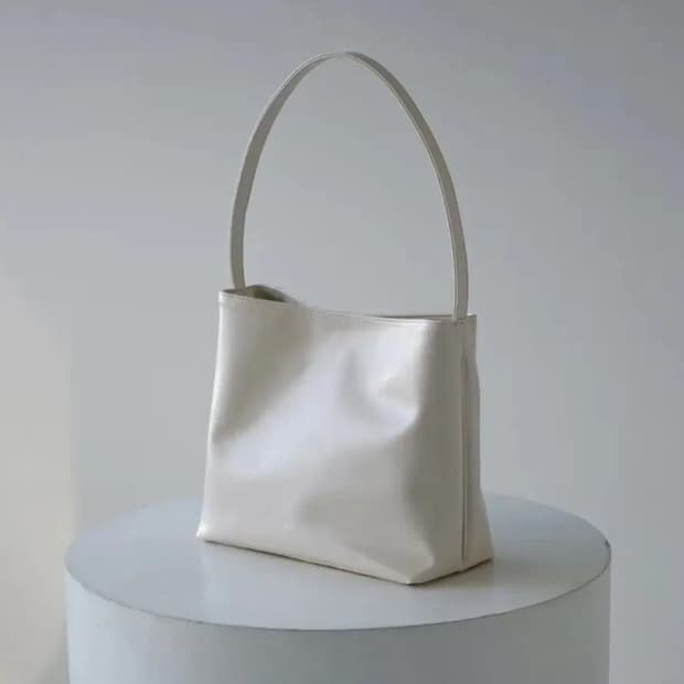 에크릿 four pocket bag 숄더백 아이보리