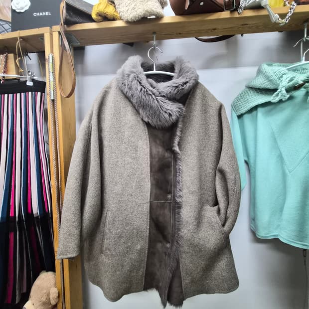 벨라디터치 캐시미어  무스탕 하프 코트