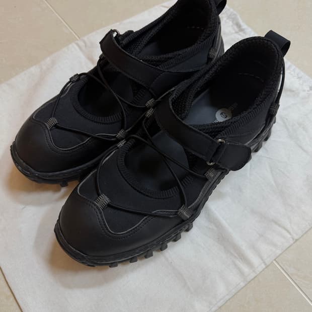 네거티브쓰리 메리제인 스니커즈 (블랙)