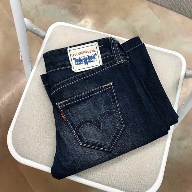 리바이스 화이트탭 로우라이즈 부츠컷 데님 팬츠