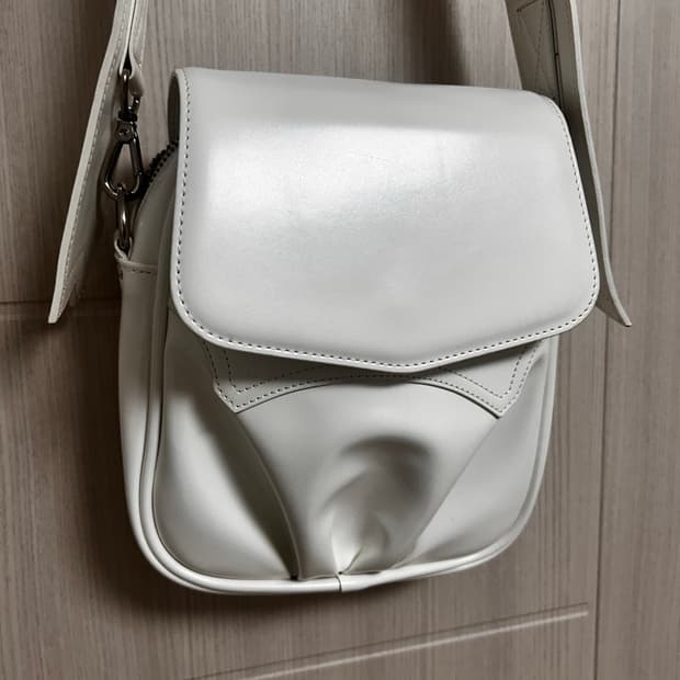 ulika santus 울리카 상투스 채리티 크로스 백 화이트