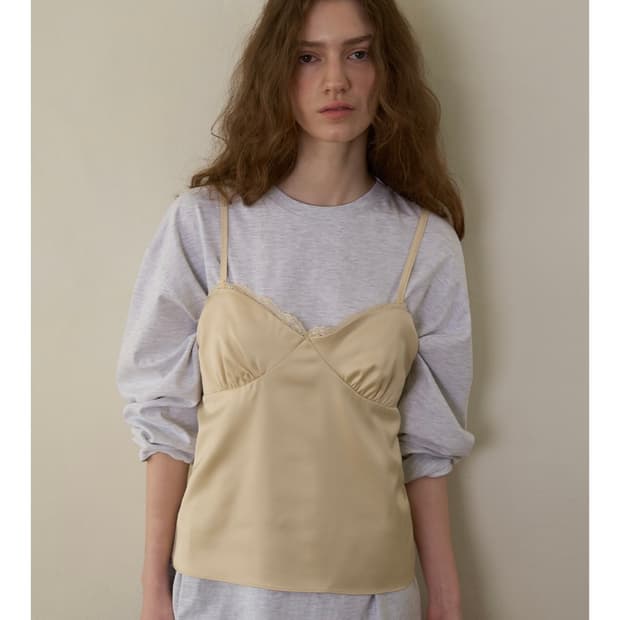 위드아웃썸머 세틴 레이스탑 버터