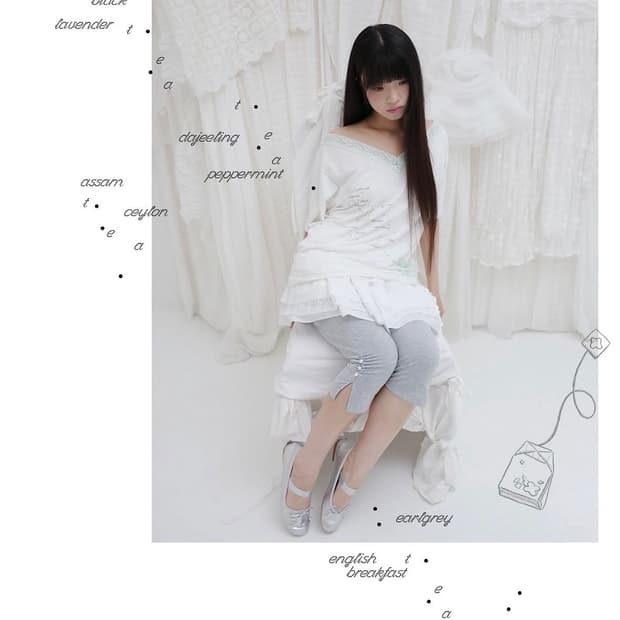 Fazed 다이어리 브이넥 탑 화이트
