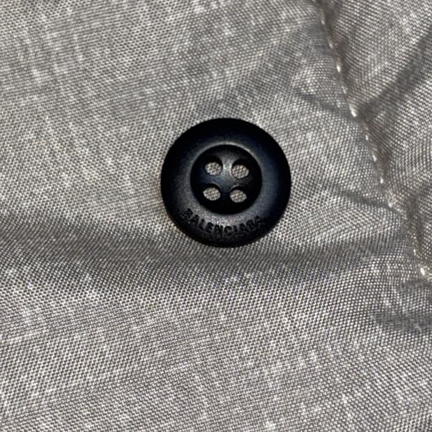 발렌시아가 단추