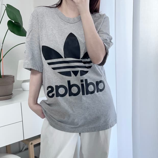 아디다스 그레이 빅트레포일 반팔티  [ 100 ]