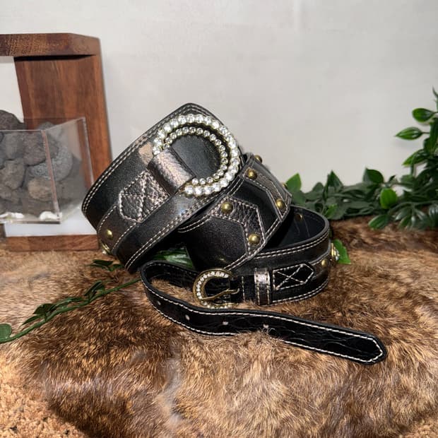 Metal charcoal cubic buckle belt