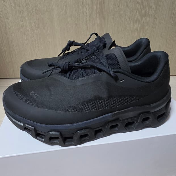 [270]<상태최상> 온러닝ONx파프PAF 클라우드몬스터2 블랙마그넷