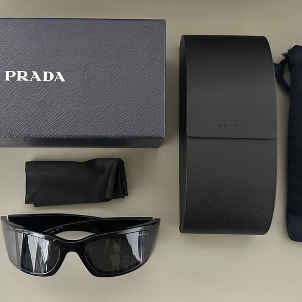 프라다 심볼 선글라스 슬레이트 그레이 렌즈