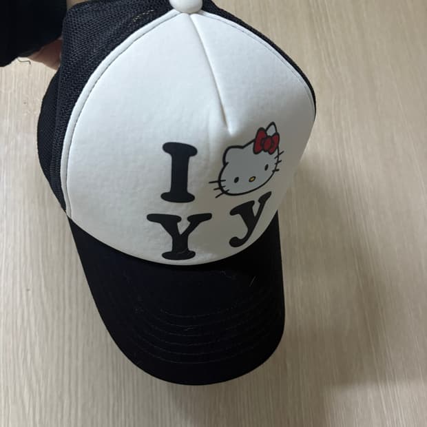 오픈와이와이 헬로키티 트러커캡