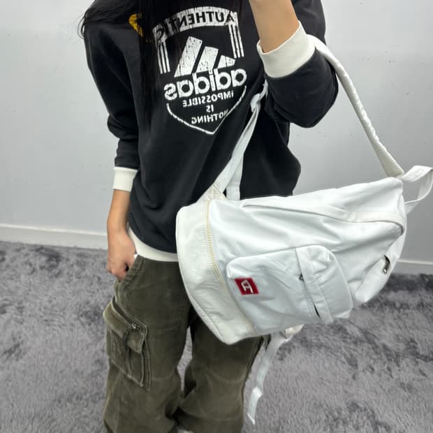 아디다스 프린팅 맨투맨