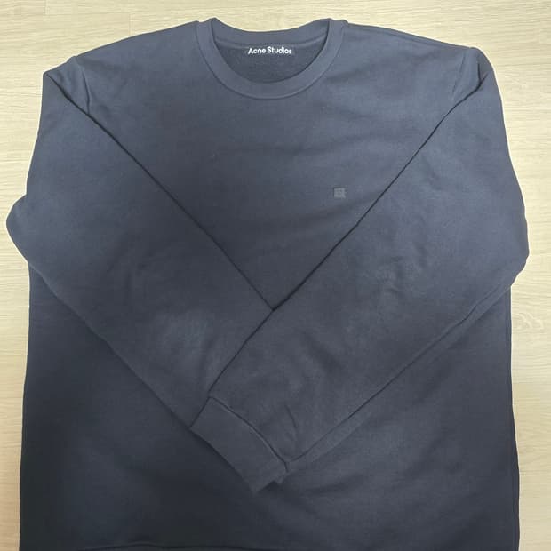 아크네 스튜디오 맨투맨