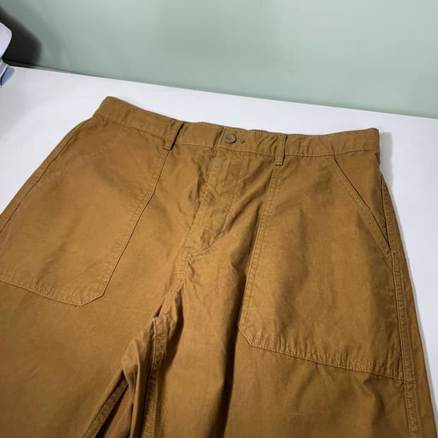 L 유니클로 카키브라운 세미와이드 코튼 퍼티그팬츠