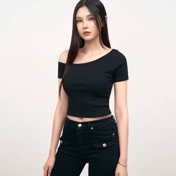 델라인 MADE 언발란스 원숄더 크롭티셔츠 블랙