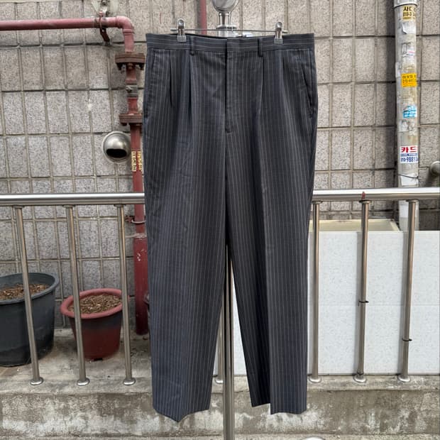 그레이 스트라이프 팬츠