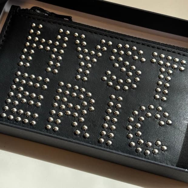 히스테릭 글래머 로고 스터드 지갑