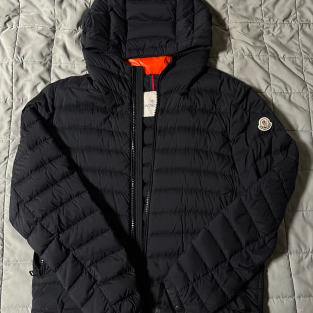 몽클레어 후드경량패딩