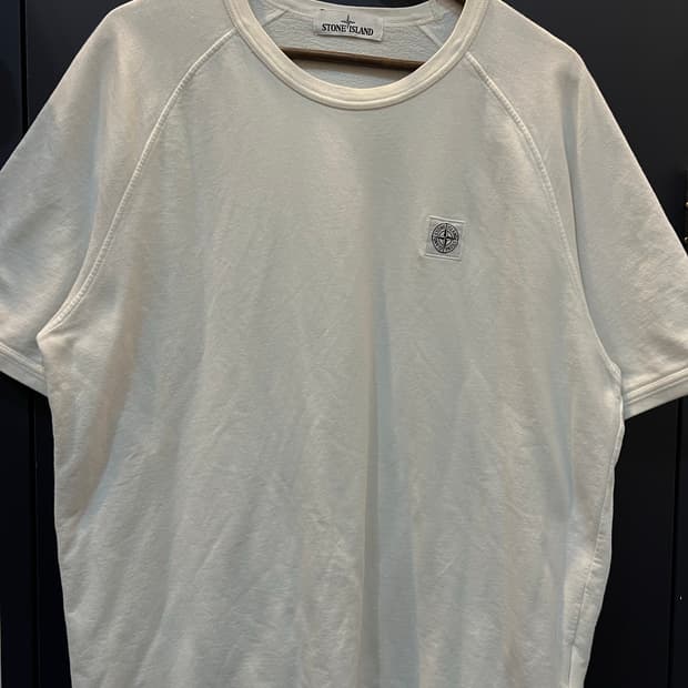 스톤 아일랜드 컴퍼스 로고 패치 화이트 반팔티